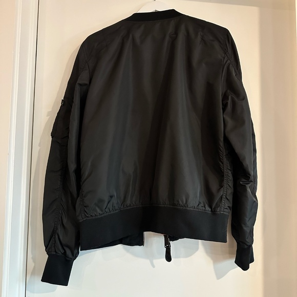 Alpha Industries Lightweight Bomber Jacket - Picture 2 of 6